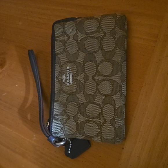 Coach Monogram crossbody - Picture 4 of 8